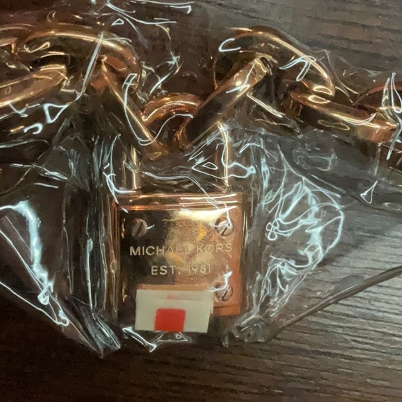 Rose Gold Michael Kors Lock and Chain Necklace, Make me an offer!!! - Picture 2 of 5